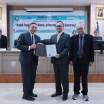 Agung Budi Margono (tengah, berkacamata), usai ujian terbuka dan resmi menyandang gelar Doktor Ilmu Lingkungan dari Universitas Diponegoro. (Foto: Dok. Pribadi)