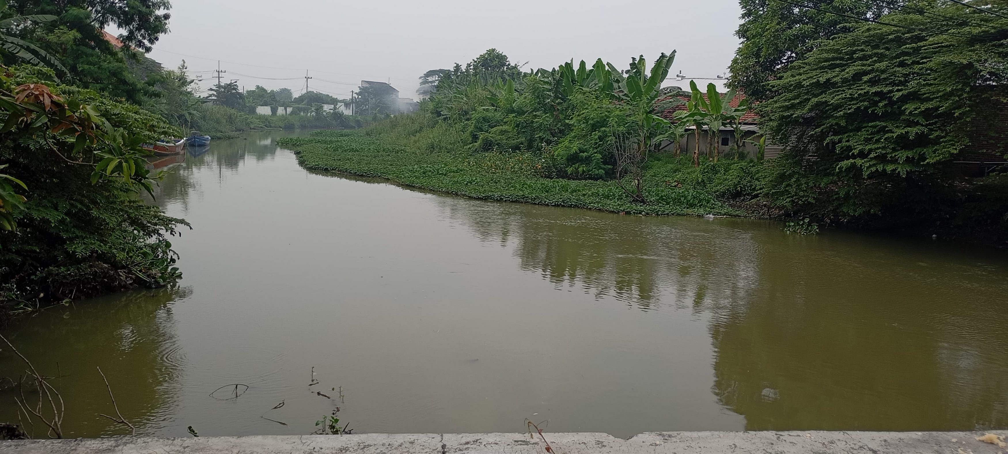 Aliran sungai yang melalui Kalipecabean, Candi, Sidoarjo. (Ubay NA/ IST)