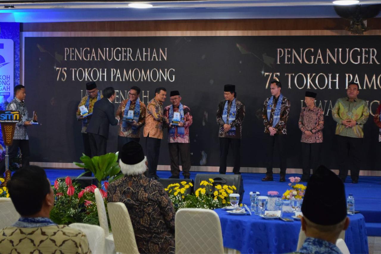 Mendikdasmen Terima Penghargaan Tokoh Pamomong Jawa Tengah: Keteladanan yang Menginspirasi