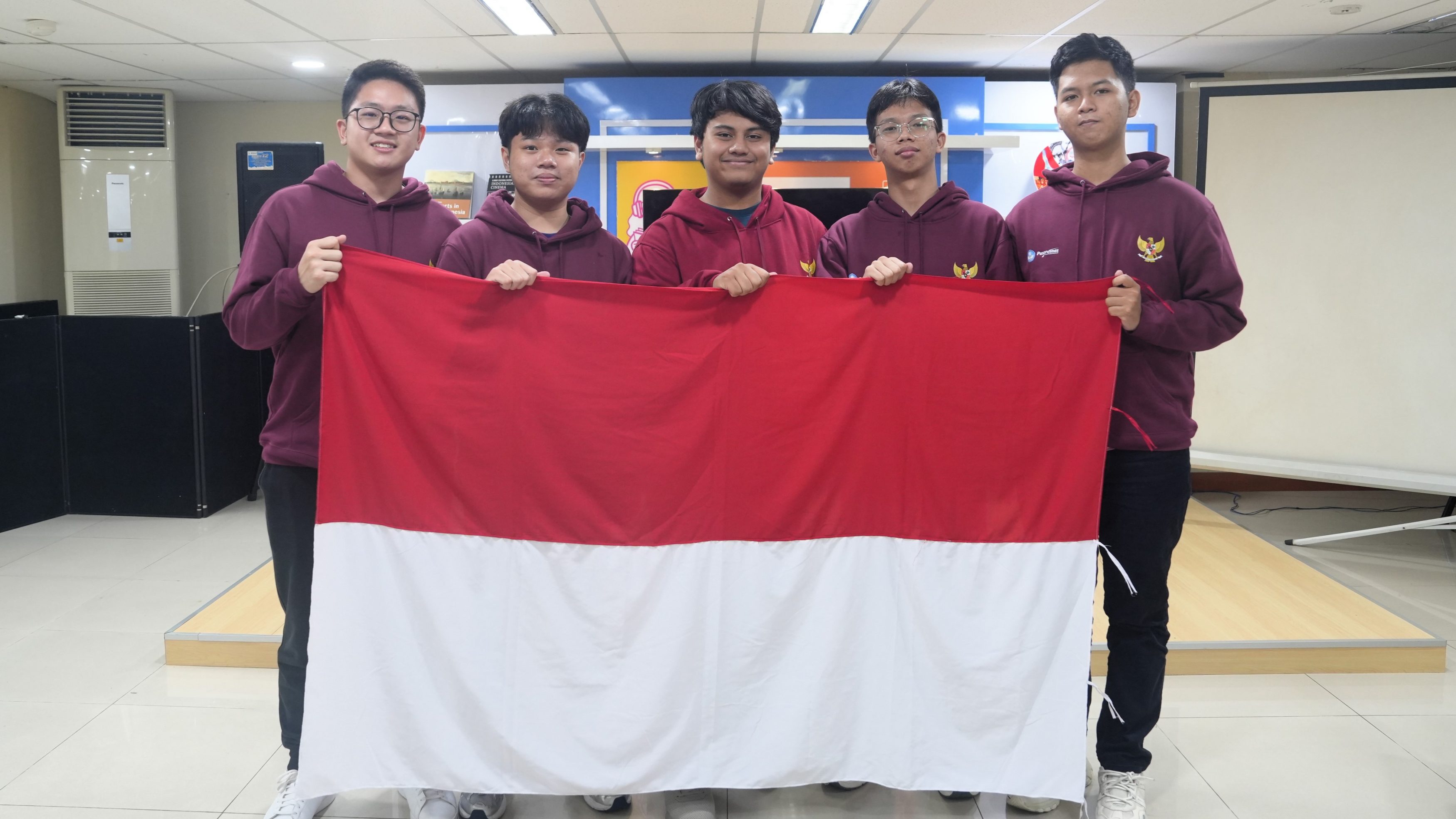 Butuh Dukungan Netizen, Lima Siswa Terbaik Ikut Olimpiade Ekonomi Internasional di Azerbaijan