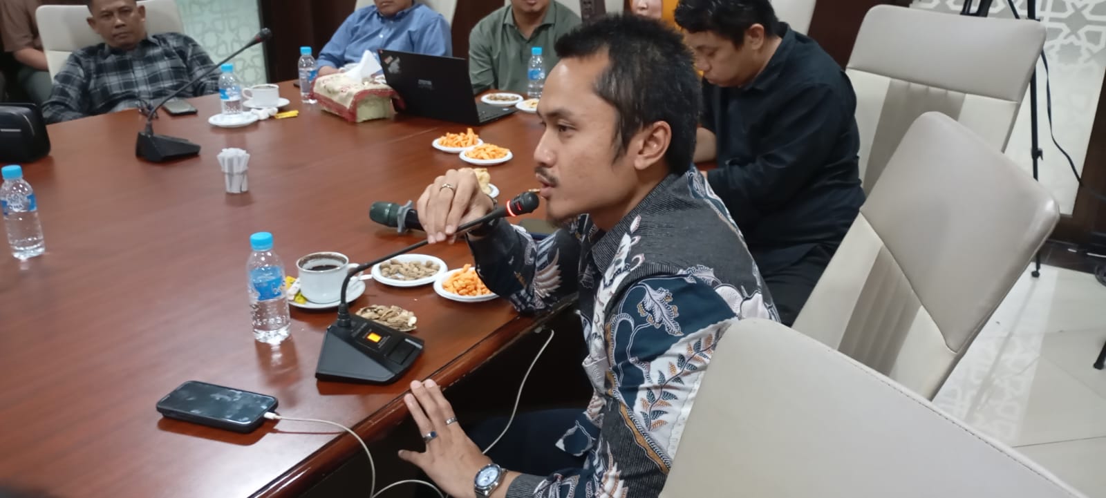 Anggota DPRD Kota Surabaya dari Fraksi PKS, Faris Abidin, saat mengikuti FGD di Gedung PWM Jatim, Ahad (13/7/2025). (Foto: Ubay NA/ IST)
