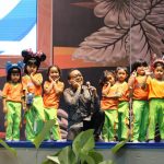 Menko PMK RI, Pratikno, berinteraksi dengan anak-anak TK saat Peringatan Hari Anak Nasional 2025 di Universitas Negeri Malang (UM). (Foto: Dok. Panitia)