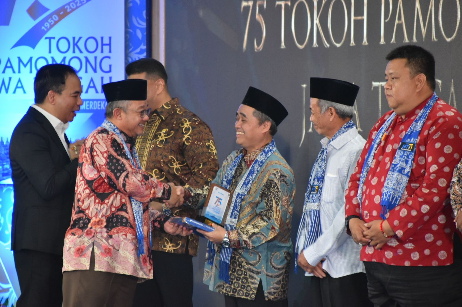 Ketua PWM Jateng Dianugerahi Tokoh Pamomong, Dinilai Berpengaruh Positif dan Membumikan Nilai Kepemimpinan
