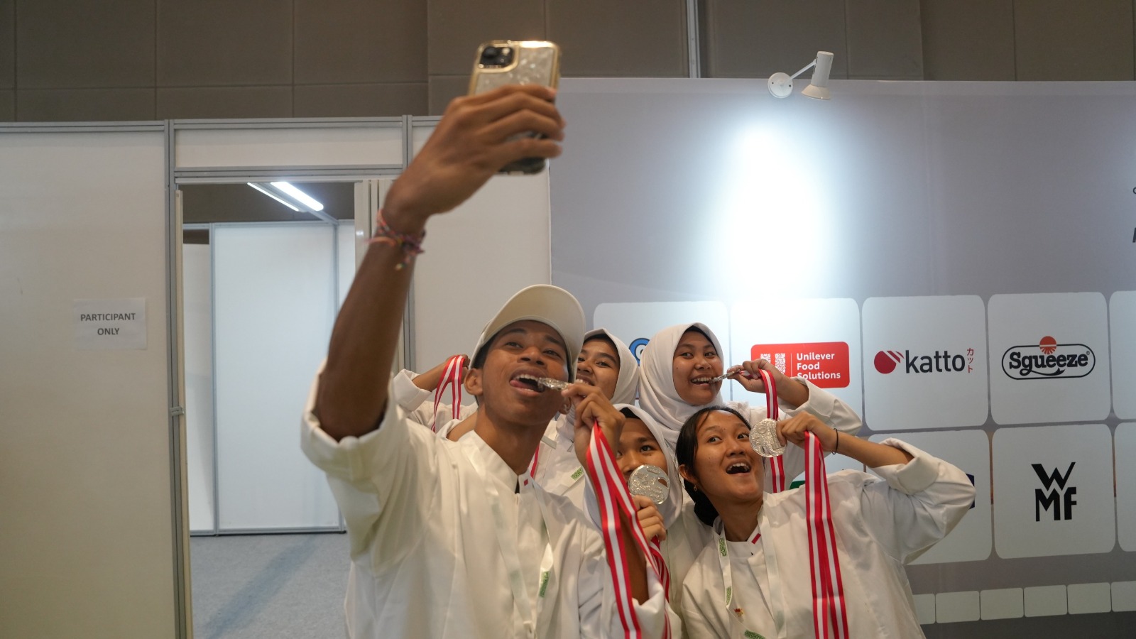 7 Siswa SLB Sabet Medali Perak di Ajang Internasional Tata Boga