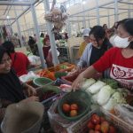TPID Kota Surabaya menyebut bahwa harga bahan pokok, cabai, hingga tomat sayur masih stabil. (Foto: Humas Pemkot Surabaya)