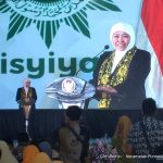 Gubernur Jatim, Khofifah Indar Parawansa, menyampaikan sambutan dalam peringatan Milad ke-108 PWA Jawa Timur di Purwodadi, Pasuruan, Selasa (1/7/2025). (Foto: Andi Hariyadi)