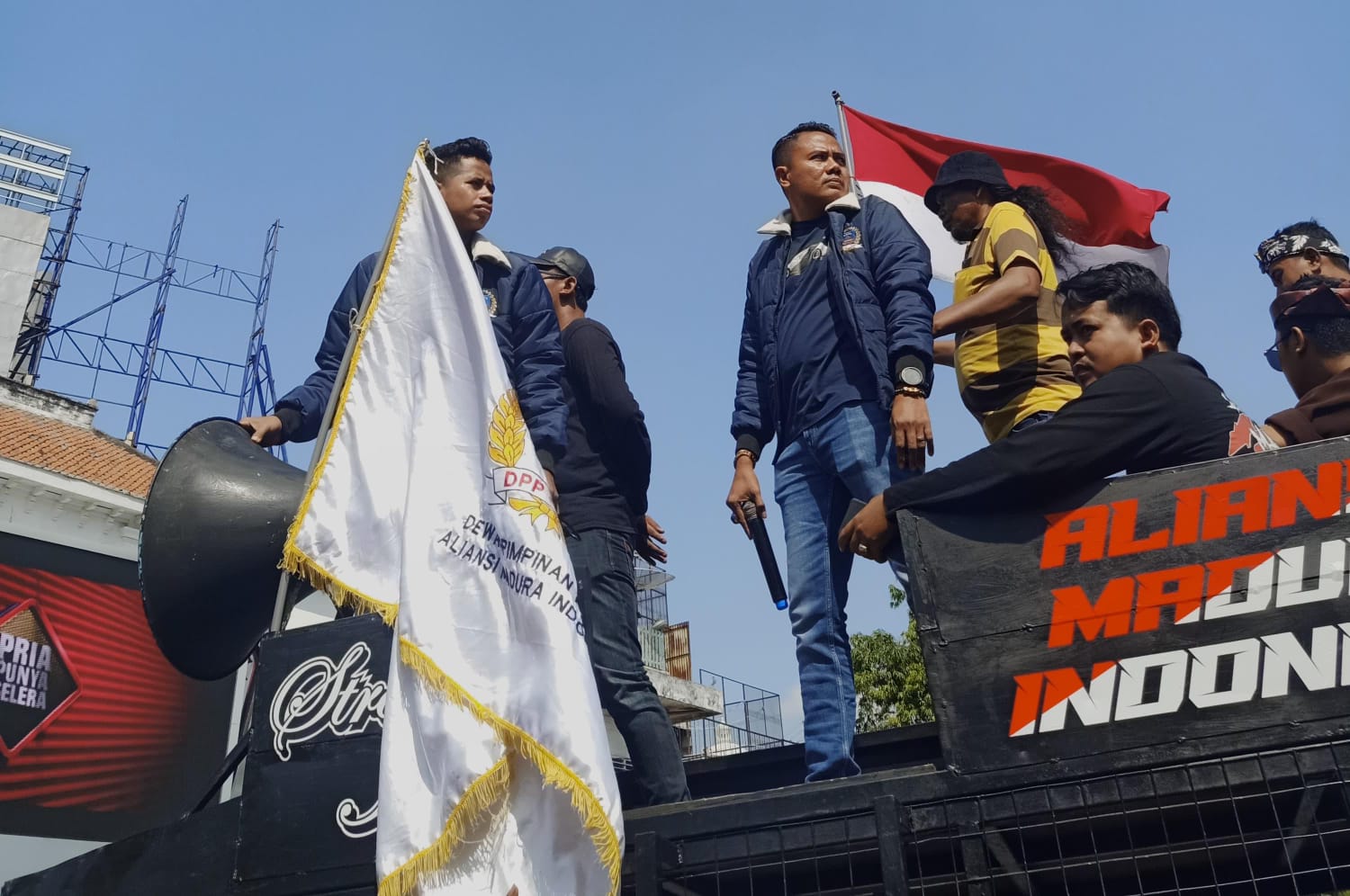 Aliansi Madura Indonesia Tuding Eks Pengurus Konsumsi Narkoba di Kantor DPC PDIP Surabaya