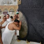 Prabowo Cium Hajar Aswad