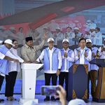 Presiden RI Prabowo Subianto meluncurkan kelembagaan sebanyak 80.081 Koperasi Desa/Kelurahan Merah Putih, Senin (21/7/2025). (Foto: BPMI Setpres)