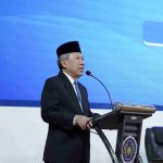 Ketua PP Muhammadiyah yang juga Ketua BPH Umsida, Prof Syafiq A Mughni PhD, menyampaikan pesannya dalam Wisuda ke-45 Umsida, Sabtu (26/7/2025). (Foto: Humas Umsida)