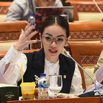 Anggota Komisi I DPR RI dari Fraksi Partai NasDem, Andina Thresia Narang, saat RDPU Komisi I bertema “Penyiaran Multiplatform dan Equal Playing Field di Bidang Penyiaran” di Ruang Rapat Komisi I, Gedung Nusantara II DPR RI, Senayan, Jakarta, Senin (21/7/2025). (Foto: Tangkapan layar DPR RI)