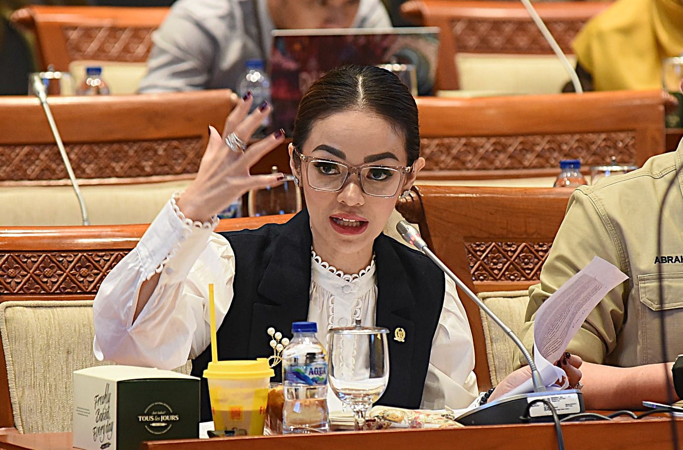 Komisi I DPR Sebut Revisi UU Penyiaran Mendesak: Konten Digital Tanpa Batas Ancam Generasi Muda