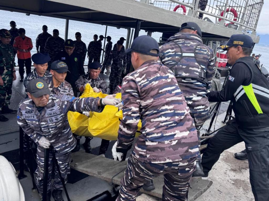 Korban Tewas Jadi Tujuh, KRI Pulau Fanildo Temukan Satu Jenazah di Selat Bali