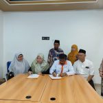 Penandatanganan kerja sama antara Lazismu, PWA, dan PWM Lampung. (Foto: Priyo/ IST)