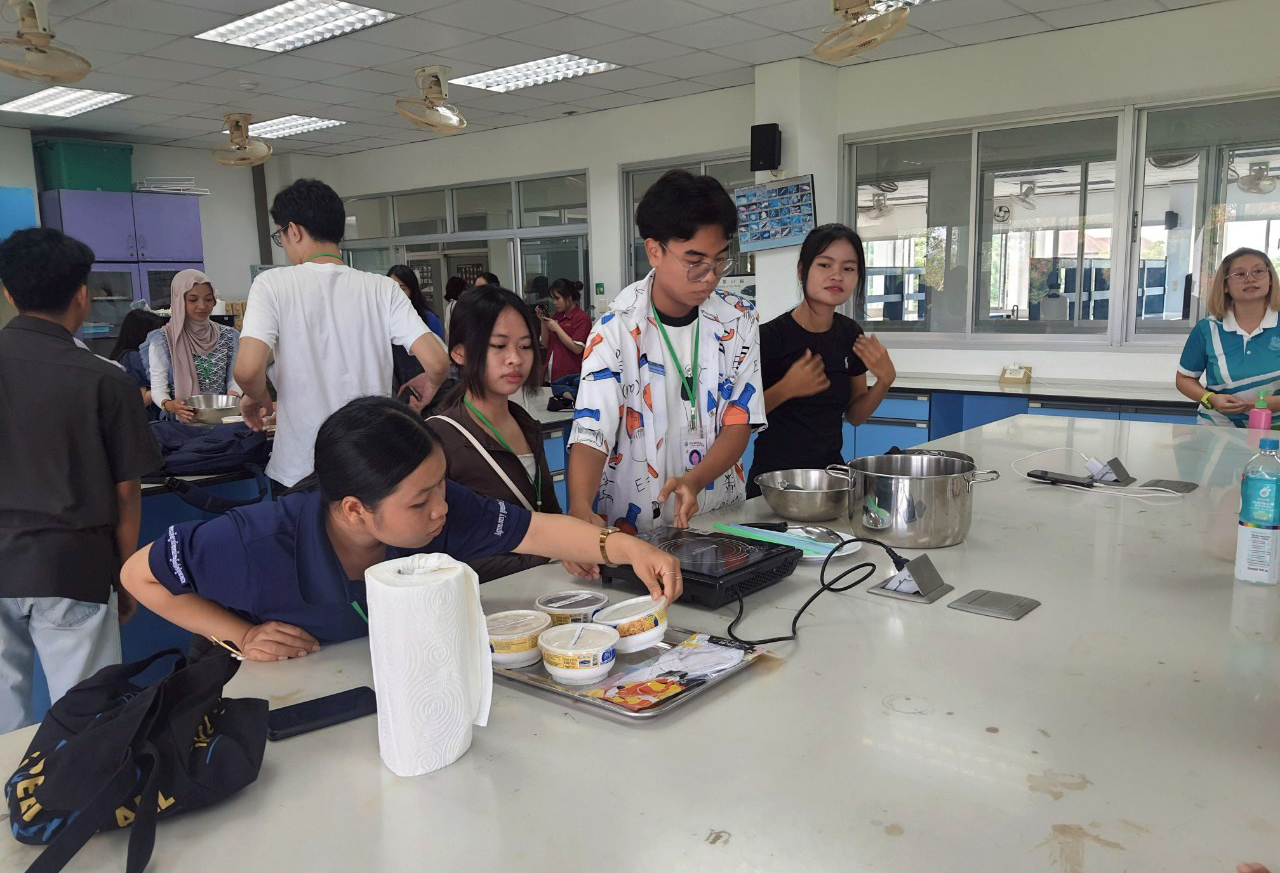 Lewati Batas Kelas: Cerita Mahasiswa UMM di Silpakorn Summer School 2025