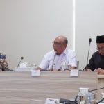 Prof. Dr. Suparto Wijoyo, Tundjung Iswandaru, Dr. M. Yazid. (Foto: Andi Hariyadi/ IST)