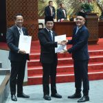 Menag Nasaruddin Umar (tengah), Menkum Supratman Andi Atas (kiri), dan Ketua Komisi VIII DPR RI Marwan Dasopang. (Foto: Kemenag RI)
