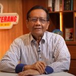 Eks Menko Polhukam RI, Moh Mahfud Md, menyambut positif persetujuan DPR atas Surat Presiden terkait permohonan pemberian abolisi untuk Tom Lembong dan amnesti untuk 1.116 terpidana, termasuk Hasto Kristiyanto. (Foto: Tangkapan layar Mahfud MD Official)