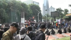 Demo Ricuh di Depan Gedung DPR, Polisi Tangkap 15 Orang