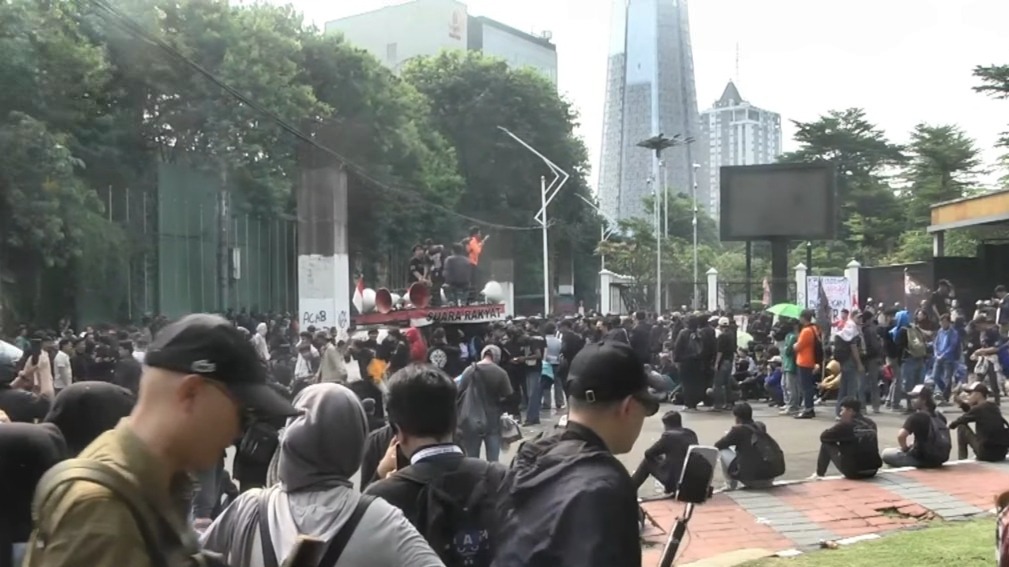 Demo Ricuh di Depan Gedung DPR, Polisi Tangkap 15 Orang