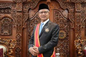 Haedar Nashir Terima Bintang Mahaputra Utama, Simbol Negara Akui Kiprah Muhammadiyah