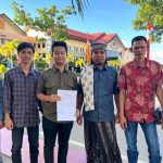 Koalisi masyarakat yang terdiri dari aktivis pelajar dan unsur dayah melaporkan sejumlah akun TikTok ke Polda Aceh pada Kamis (31/7/2025). (Foto: Rizki/ IST)