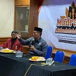 Ketua LHKP PWM Jatim, Muhammad Mirdasy, menyampaikan materi dalam Madrasah Mubadalah wa Siyasah yang digelar Koorkom IMM UINSA, Jumat (22/8/2025). (Foto: Zaki/ IST)