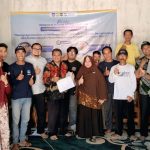 Kolaborasi UPN Veteran Jatim, ITB-AD Lamongan, dan KUB Fajar Samudra, dalam program “Sinergi Agromaritim untuk Pengembangan Produksi Garam Berkelanjutan dan Pemberdayaan Masyarakat Pesisir.”. (Foto: Dok. /IST)
