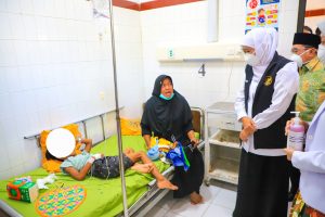 17 Anak Meninggal Dunia, Gubernur Khofifah Turun ke Sumenep Tangani KLB Campak