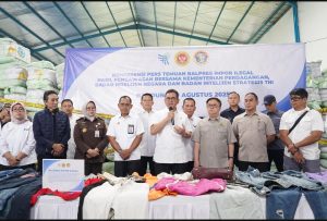 Mendag Pimpin Ekspose Temuan Pakaian Bekas Impor Ilegal di Bandung