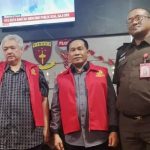 Hudiyono (H) dan JT ditangkap Kejati Jatim atas dugaan korupsi di lingkungan Dinas Pendidikan Jawa Timur. (Foto: tangkapan layar)