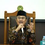 Prof Dr Jimly Asshiddiqie SH MH, saat menyampaikan kuliah umum di FH UMY. (Foto: UMY)
