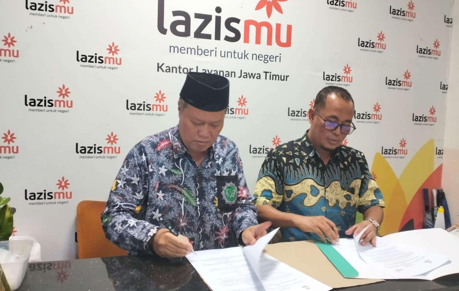 Lazismu dan LHKP Jatim Teken MoU, Ciptakan Lingkungan Masjid yang Aman dan Nyaman