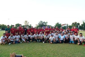 Saat Rektor Turun ke Lapangan Bola, Laga Persahabatan UM Surabaya vs UMY Penuh Tawa dan Gol
