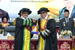 Abdul Mu’ti Raih Gelar Tokoh Pendidikan Nasional dari Forum FIP Indonesia di UNM