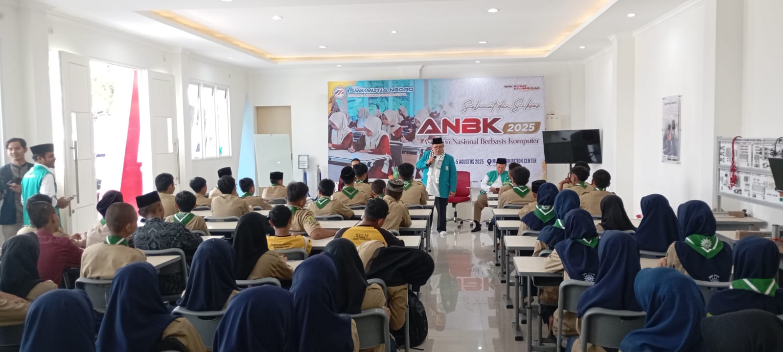 Mantan Dubes RI untuk Azerbaijan Beri Motivasi Para Santri PMBQ Nurul Azhar
