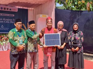 Terangi Masjid Buya Syafii Maarif, MOSAIC dan Muhammadiyah Resmikan Panel Surya di Sijunjung