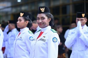 Sisi Lain Upacara HUT 80 RI, Murid Asal Papua Bangga Kibarkan Sang Merah Putih