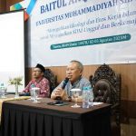 Ketua PP Muhammadiyah, Syafiq A Mughni (kanan), saat memaparkan materinya dalam Baitul Arqom Dosen Umsida di Trawas, Mojokerto. (Foto: Humas Umsida)