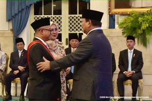 Mendikdasmen Abdul Mu’ti Sandang Bintang Mahaputera Utama