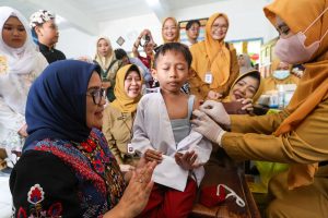 Pemkot Surabaya Pastikan Imunisasi Anak Sekolah dan Cek Kesehatan Berjalan Lancar