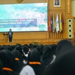 Menkomdigi Meutya Hafid saat menyampaikan orasi ilmiah dalam Pengenalan Budaya Akademik dan Kemahasiswaan 2025 di UIN Syarif Hidayatullah Jakarta, Tangerang Selatan, Selasa (26/08/2025). (Foto: Komdigi)