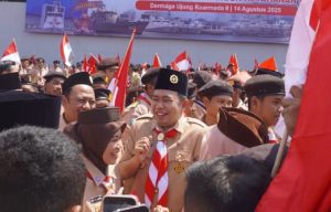 Gubernur Jatim Kenalkan Gus Darling saat Peringatan Hari Pramuka ke-64, Siapa Dia?