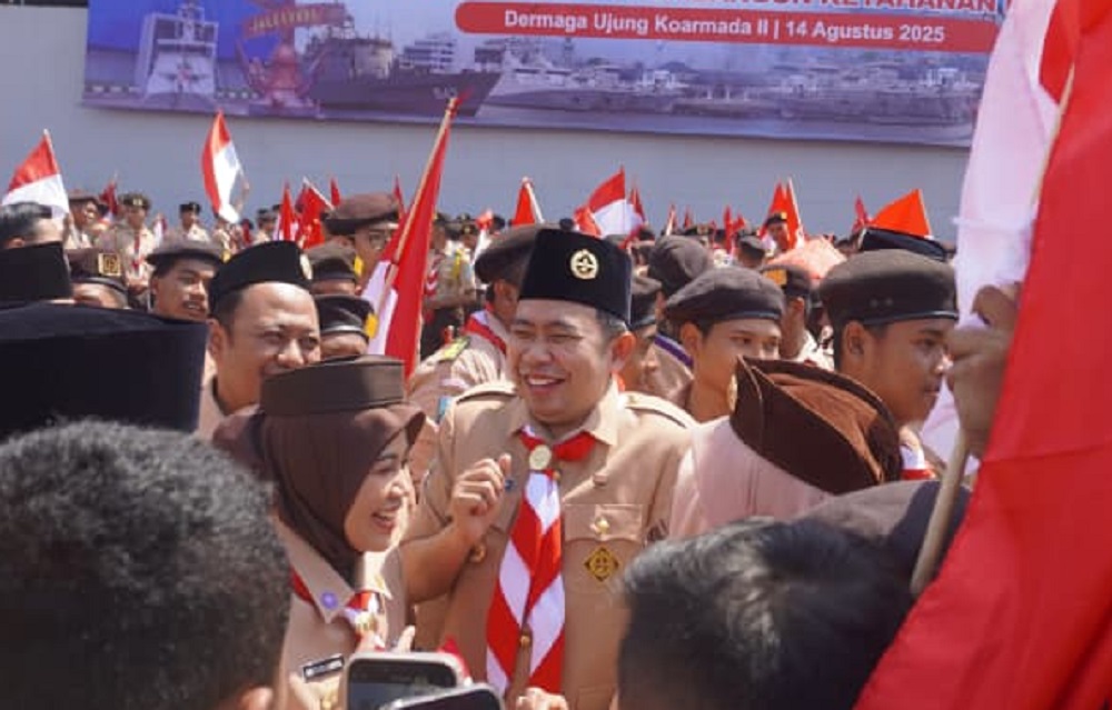 Gubernur Jatim Kenalkan Gus Darling saat Peringatan Hari Pramuka ke-64, Siapa Dia?