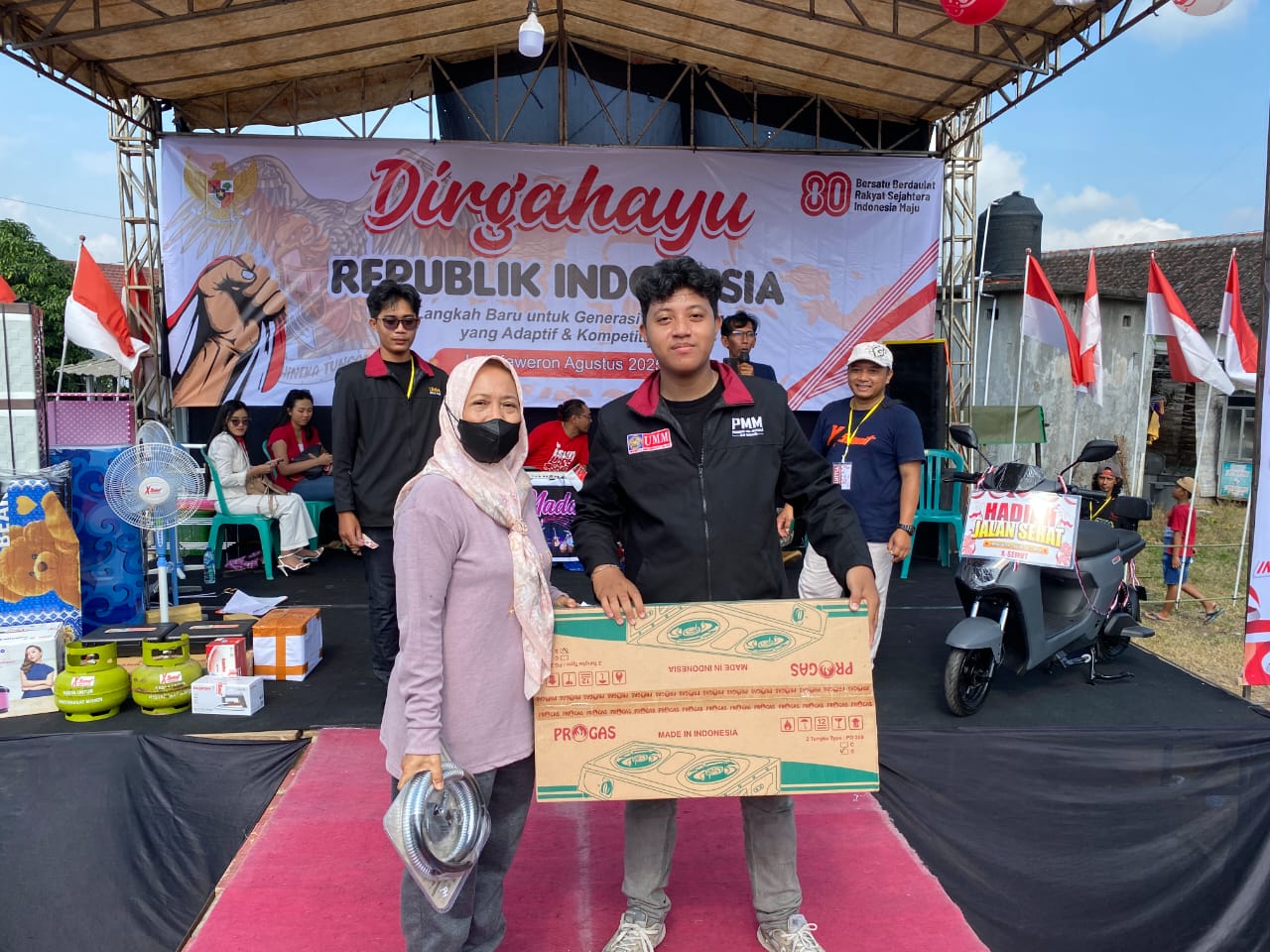 KKN-PMM UMM Desa Jari Gelar Jalan Sehat Meriahkan Bulan Kemerdekaan