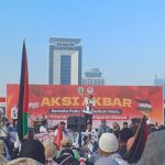 Ketua BKSAP DPR RI, Mardani Ali Sera, berorasi di hadapan ribuan massa Aksi Bela Palestina, Ahad (3/8/2025). (Foto: @mardanialisera)