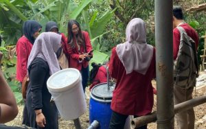 Mahasiswa UMM Gagas Kampung Iklim Gunungsari dengan Teknologi Hijau