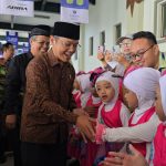 Wamen Fajar Riza Ul Haq: Orang Tua Harus Bijak Hadapi Tantangan Pengasuhan Anak di Era Digital