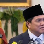 Erick Thohir berbicara kepada awak media perihal statusnya sebagai Ketua Umum PSSI, usai dilantik sebagai Menpora di Istana Negara, Jakarta, Rabu (17/9/2025). (Foto: tangkapan layar/ Ubay NA)