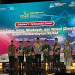 Lazismu Jatim meraih juara pertama kategori Program Pemberdayaan Ekonomi Terbaik Lembaga ZISWAF dalam Festival Ekonomi Syariah (FESyar) Regional Jawa, yang berlangsung di Masjid Nasional Al-Akbar Surabaya, 12-14 September 2025. (Foto: Dok. Lazismu)